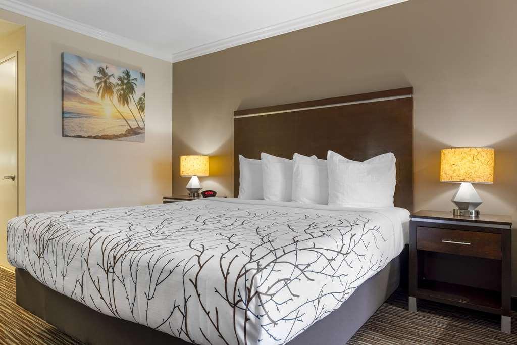 Western Redondo Galleria - La Hotel Redondo Beach