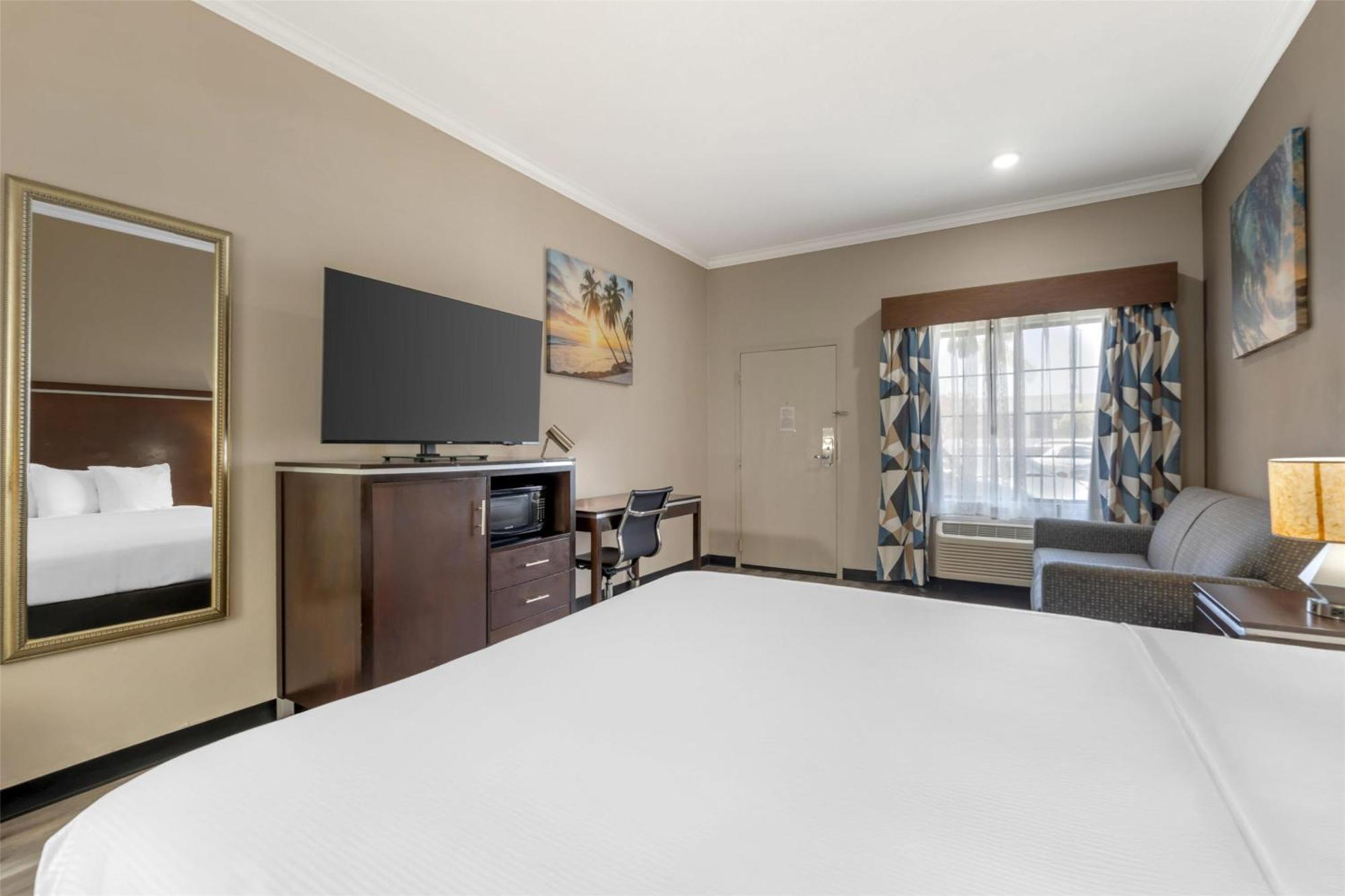 Western Redondo Galleria - La 3* Redondo Beach