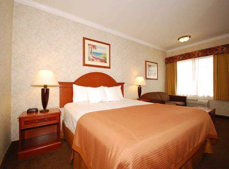 Western Redondo Galleria - La Hotel Redondo Beach